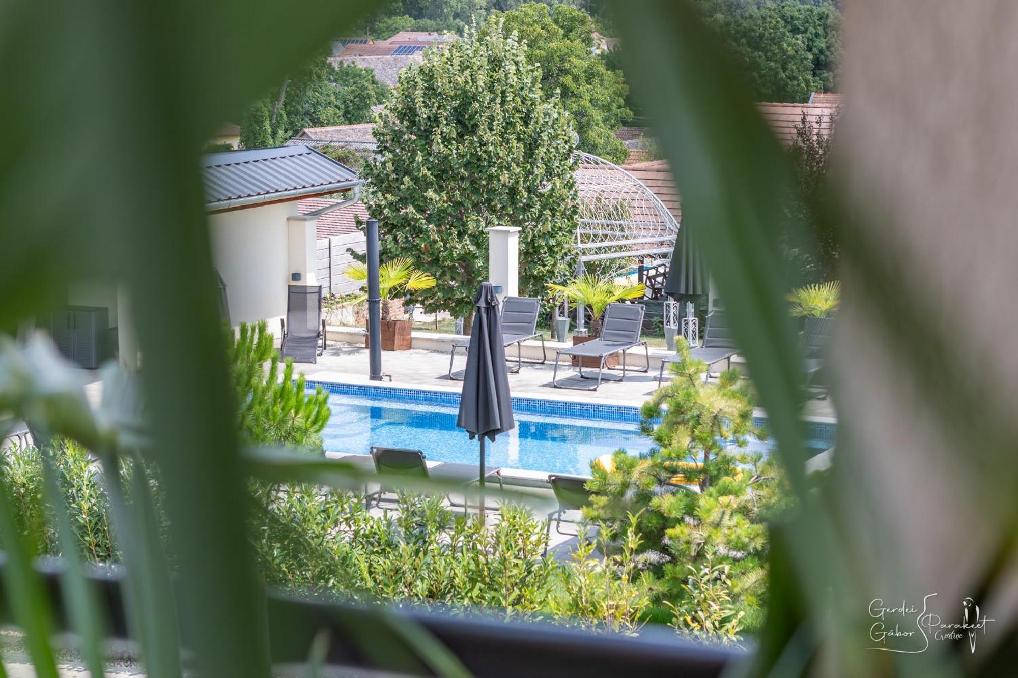 Ludvig Panzio Bed & Breakfast Villany Bagian luar foto