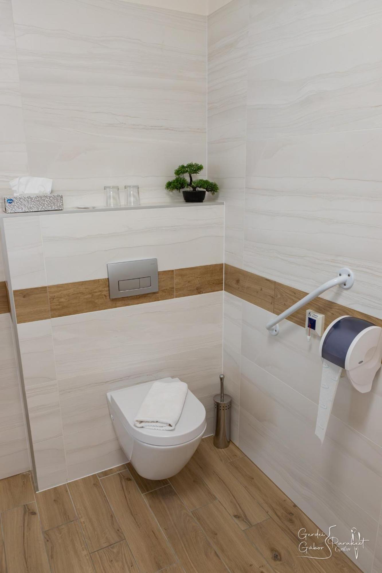 Ludvig Panzio Bed & Breakfast Villany Bagian luar foto
