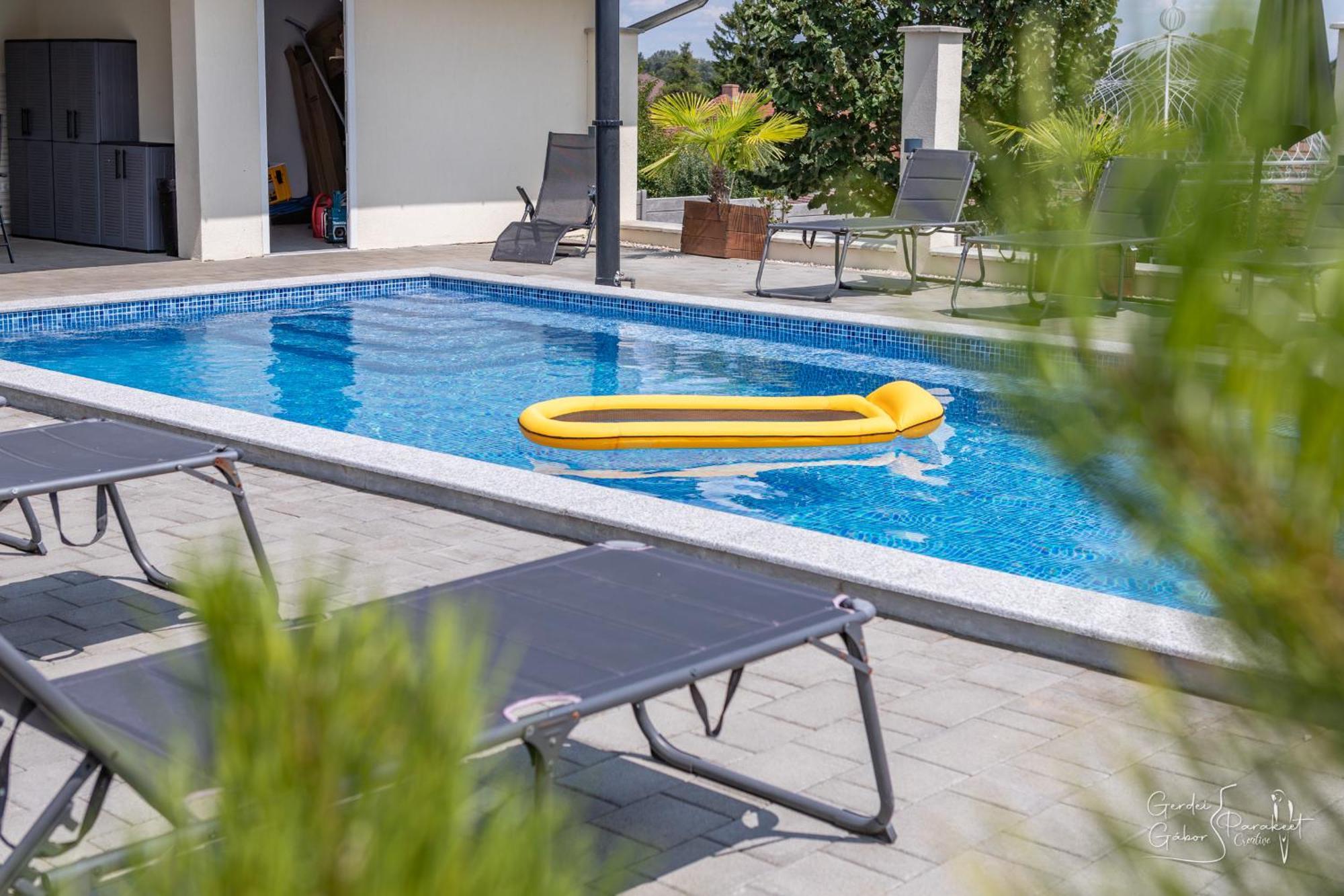 Ludvig Panzio Bed & Breakfast Villany Bagian luar foto