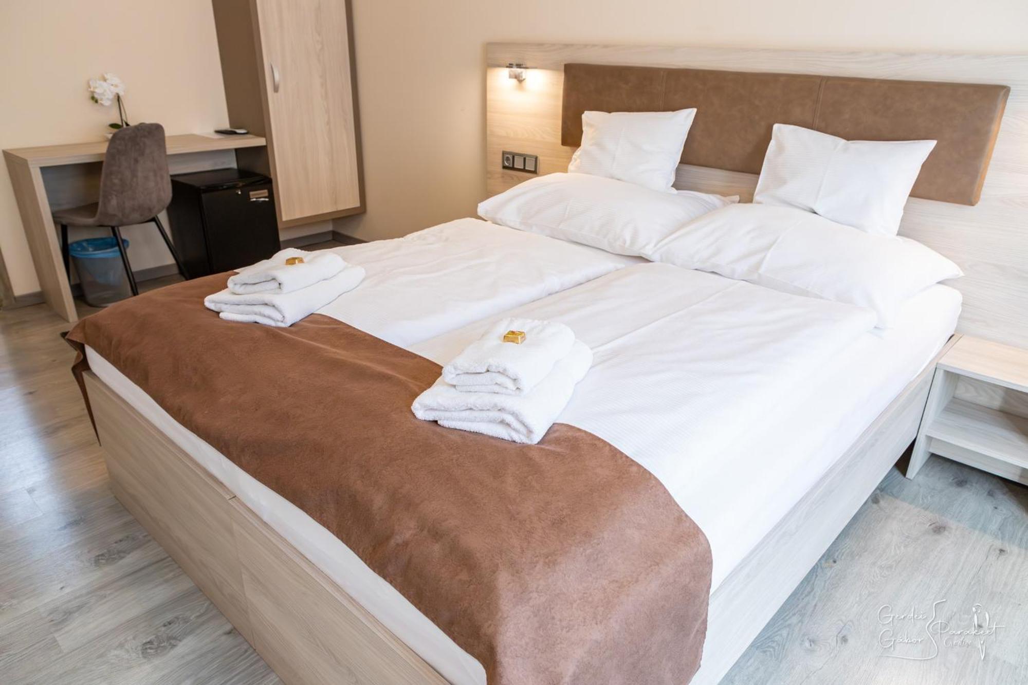 Ludvig Panzio Bed & Breakfast Villany Bagian luar foto