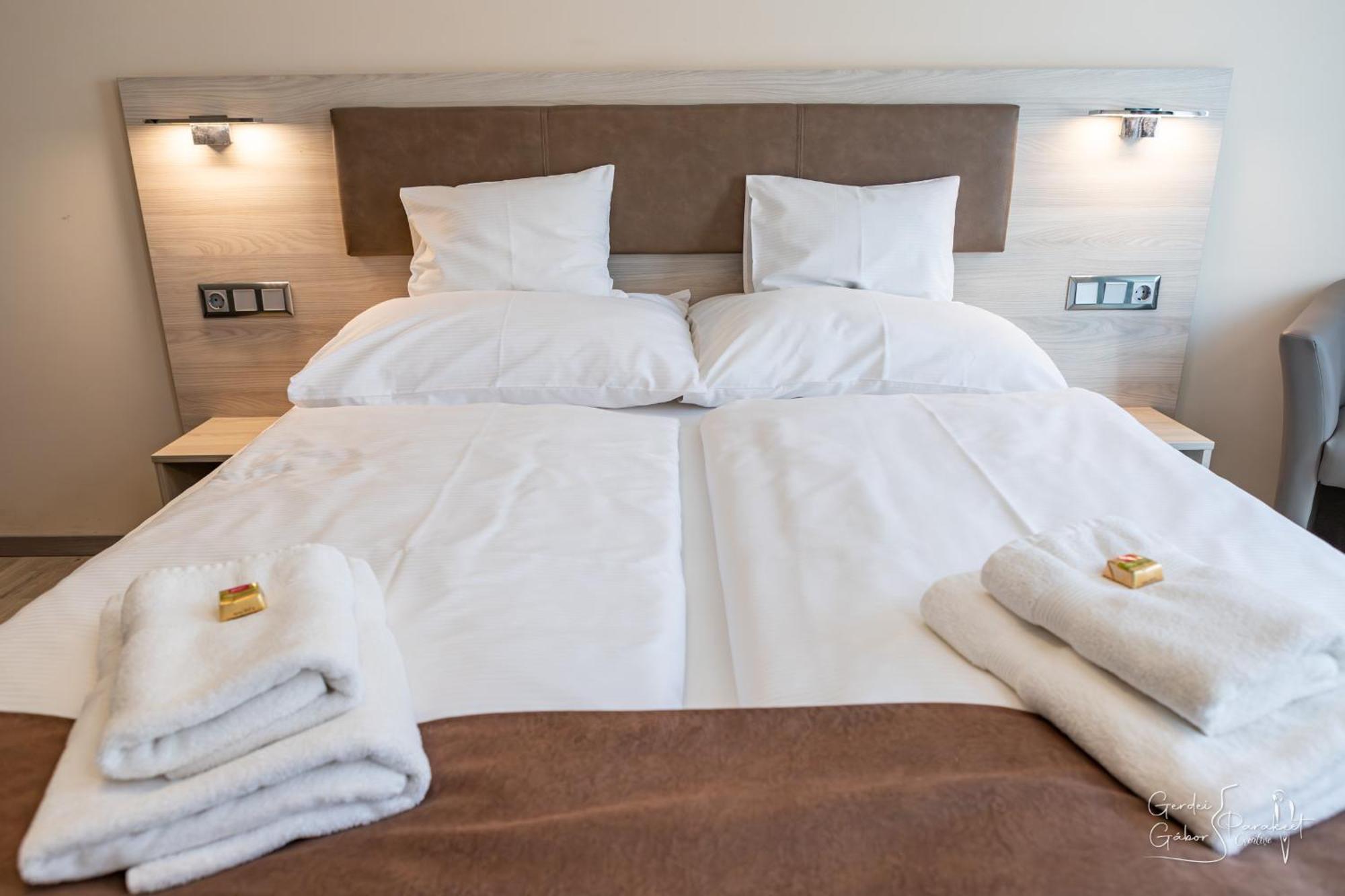 Ludvig Panzio Bed & Breakfast Villany Bagian luar foto
