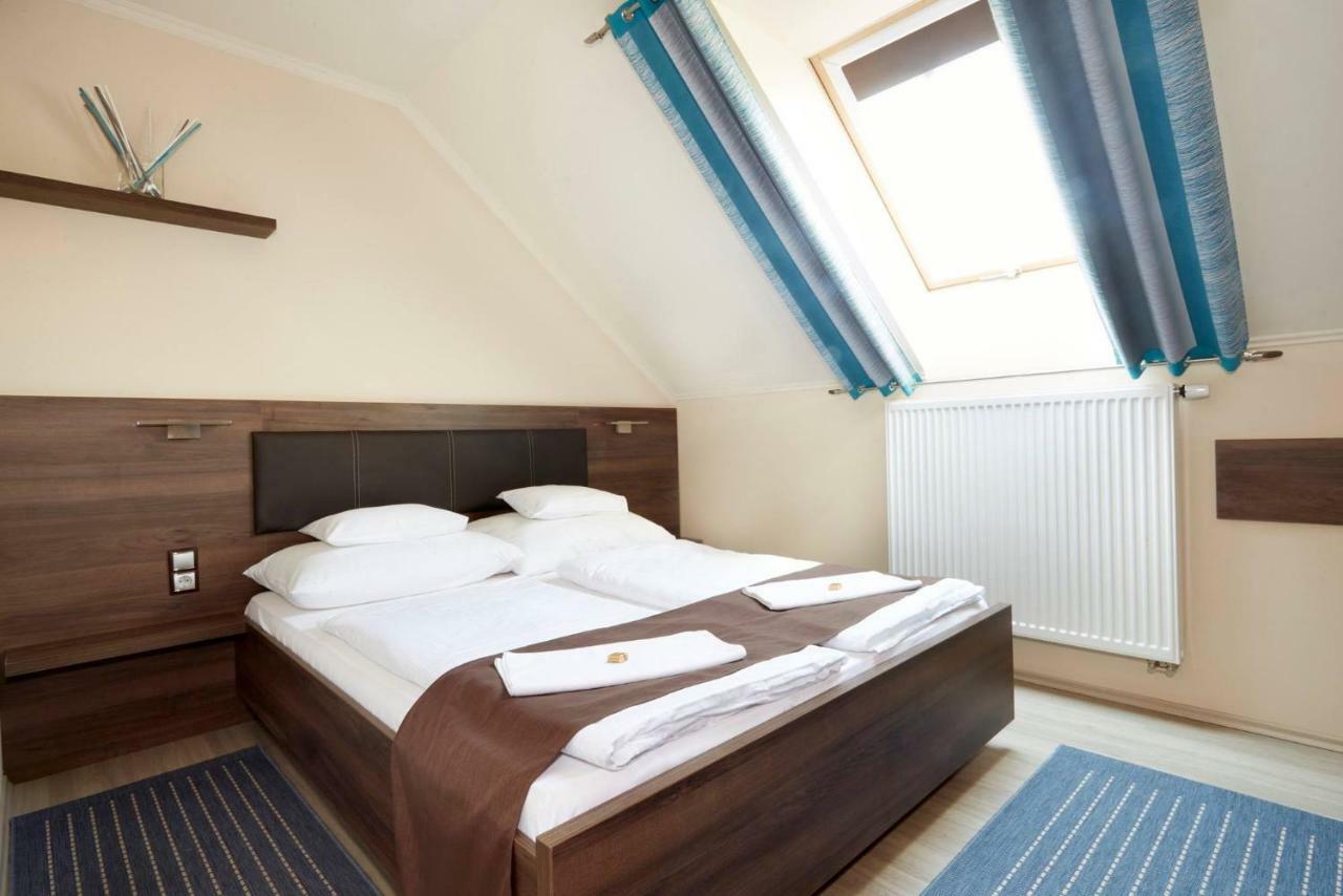 Ludvig Panzio Bed & Breakfast Villany Bagian luar foto