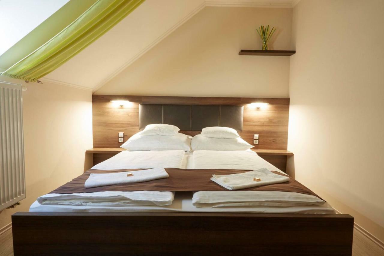 Ludvig Panzio Bed & Breakfast Villany Bagian luar foto