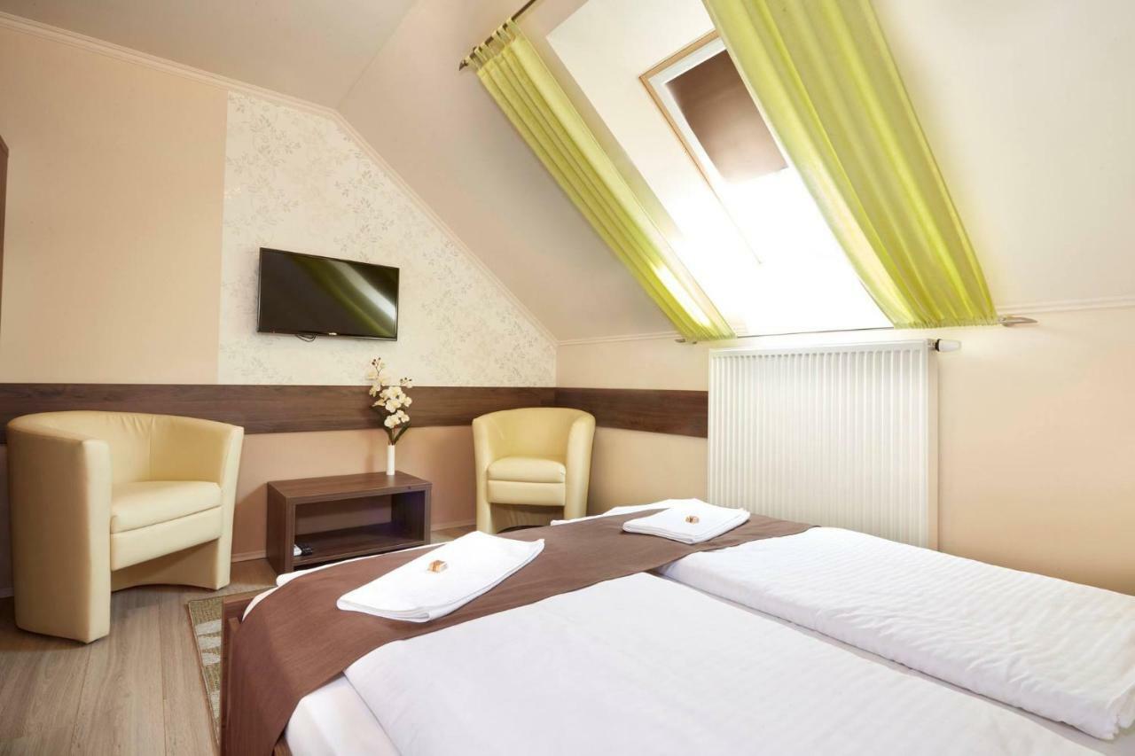 Ludvig Panzio Bed & Breakfast Villany Bagian luar foto