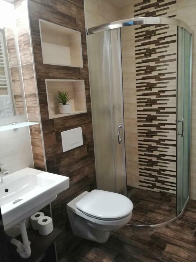 Ludvig Panzio Bed & Breakfast Villany Bagian luar foto