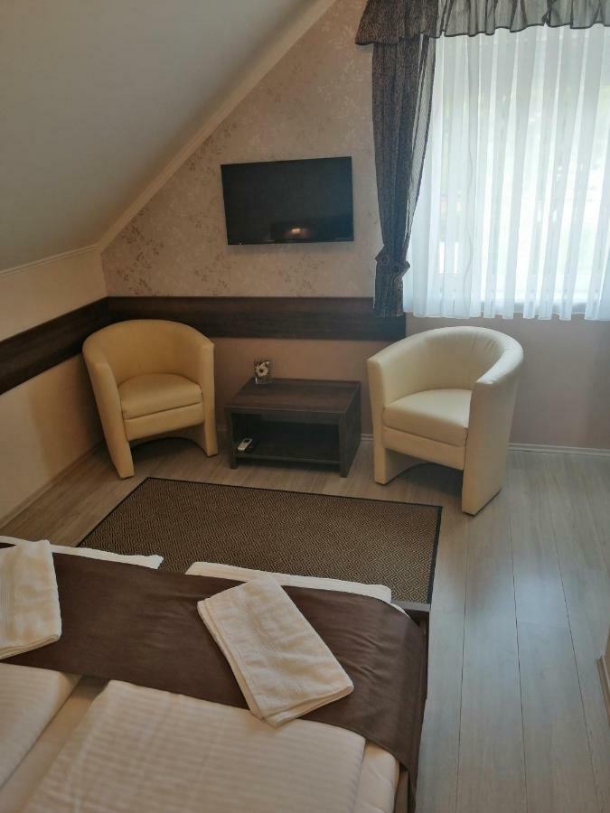 Ludvig Panzio Bed & Breakfast Villany Bagian luar foto